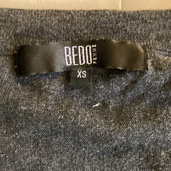 Bedo V-Neck Sweater (Dark Grey) with flared sleeves - Picture 2 of 6